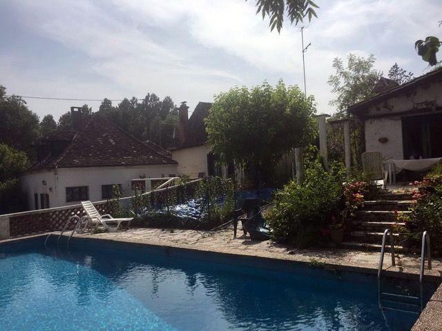 Casa y 2 casas rurales en las afueras del pueblo