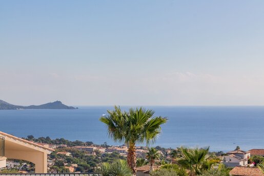Maison 6 pièces 360 m² · à Fréjus · 360 m² · 2 700 000 €