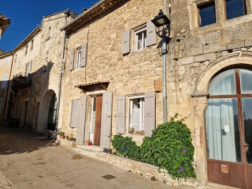 Maison 4 pièces 80 m² · à Lacoste · 80 m² · 360 000 €
