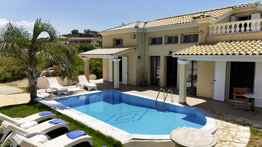 Vila moderna de 3 quartos com vistas do pôr do sol a apenas 400 m da Praia de Agios Stefanos, Corfu