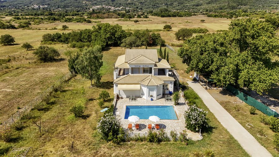 Villa privée de campagne avec piscine près de Kanades, nord-ouest de Corfou