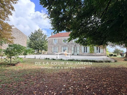 Maison 10 pièces 262 m² · à Lorignac · 262 m² · 649 000 €