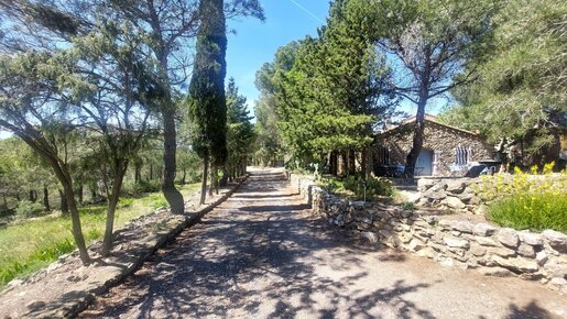Maison 6 pièces 195 m² · à Treilles · 195 m² · 494 000 €