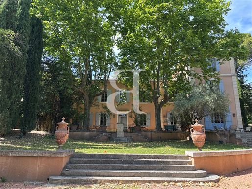 11 pièces 500 m² · à Vaison-la-Romaine · 500 m² · 1 370 000 €