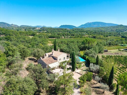 5 pièces 168 m² · à Vaison-la-Romaine · 168 m² · 790 000 €