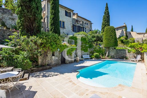 Maison 9 pièces 304 m² · à Vaison-la-Romaine · 304 m² · 1 590 000 €