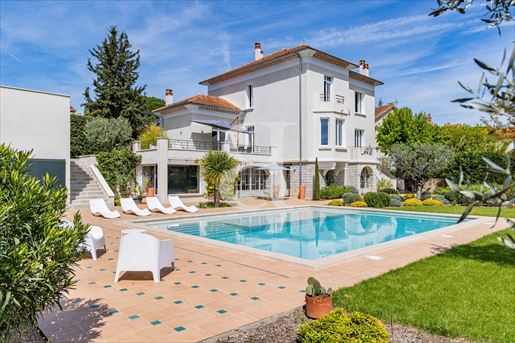 Maison 10 pièces 308 m² · à Vaison-la-Romaine · 308 m² · 1 210 000 €