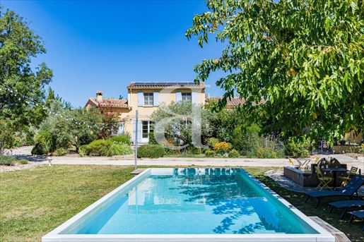 Maison 6 pièces 174 m² · à Vaison-la-Romaine · 174 m² · 599 000 €