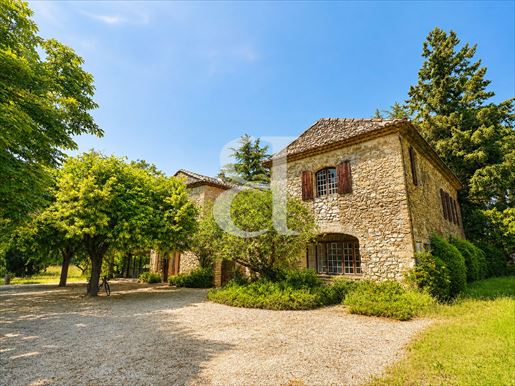 Maison 8 pièces 189 m² · à Vaison-la-Romaine · 189 m² · 750 000 €