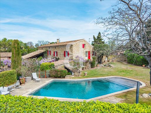 Maison 7 pièces 244 m² · à Vaison-la-Romaine · 244 m² · 750 000 €