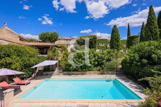 Maison 10 pièces 415 m² · à Vaison-la-Romaine · 415 m² · 1 200 000 €