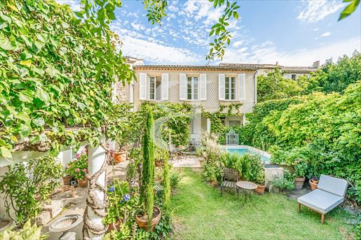 Maison 12 pièces 441 m² · à Vaison-la-Romaine · 441 m² · 699 000 €