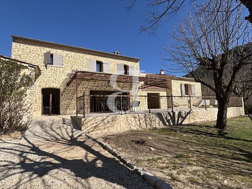 Maison 9 pièces 337 m² · à Vaison-la-Romaine · 337 m² · 776 000 €
