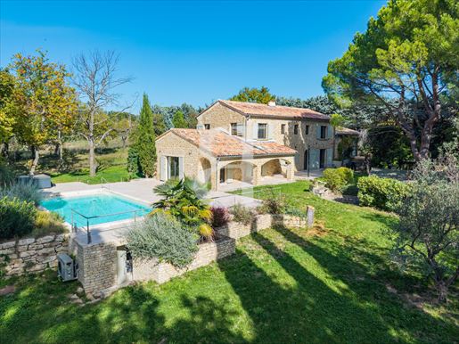Maison 6 pièces 219 m² · à Vaison-la-Romaine · 219 m² · 1 532 000 €