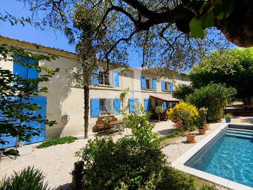 Maison 7 pièces 300 m² · à Sainte-Cécile-les-Vignes · 300 m² · 695 000 €
