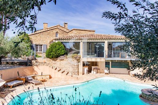 Maison 8 pièces 260 m² · à Sainte-Cécile-les-Vignes · 260 m² · 1 065 000 €