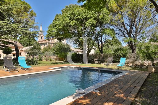 Maison 9 pièces 337 m² · à Sainte-Cécile-les-Vignes · 337 m² · 749 000 €