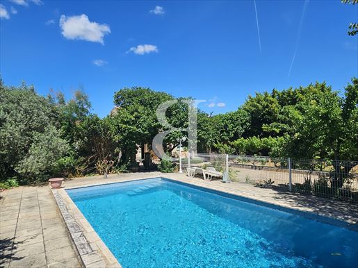 Maison 6 pièces 175 m² · à Sainte-Cécile-les-Vignes · 175 m² · 415 000 €