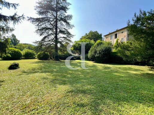 Maison 9 pièces 364 m² · à Dieulefit · 364 m² · 660 000 €