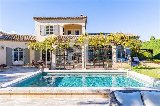 Maison 7 pièces 223 m² · à Eygalières · 223 m² · 1 160 000 €