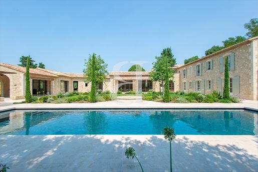 Maison 9 pièces 505 m² · à Saint-Rémy-de-Provence · 505 m² · 6 990 000 €