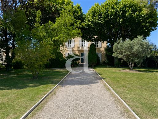 Maison 6 pièces 304 m² · à Graveson · 304 m² · 1 272 000 €