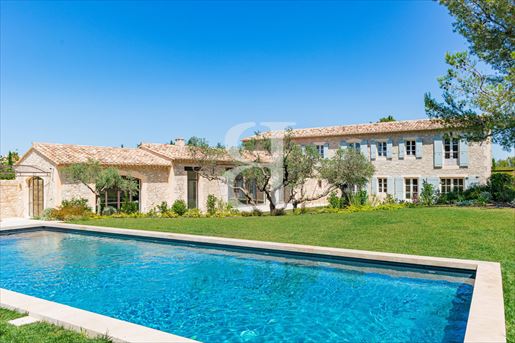 Maison 6 pièces 342 m² · à Eygalières · 342 m² · 4 990 000 €
