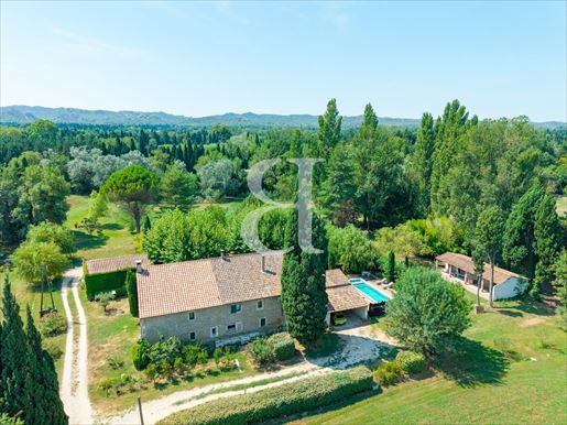 Maison 7 pièces 327 m² · à Saint-Rémy-de-Provence · 327 m² · 1 970 000 €