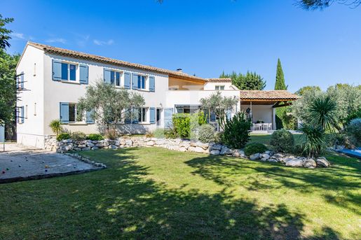 Maison 9 pièces 282 m² · à Noves · 282 m² · 850 000 €