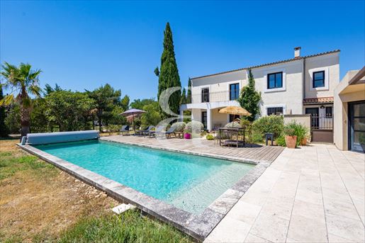 Maison 7 pièces 289 m² · à Mollégès · 289 m² · 890 000 €