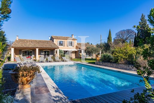 Maison 7 pièces 248 m² · à Saint-Rémy-de-Provence · 248 m² · 3 390 000 €