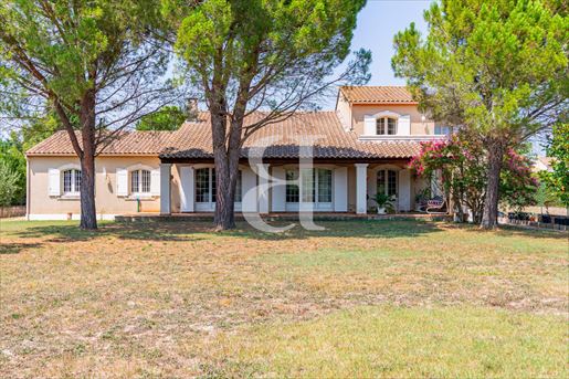 Maison 6 pièces 242 m² · à Saint-Rémy-de-Provence · 242 m² · 720 000 €