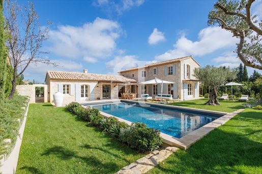 Maison 6 pièces 244 m² · à Eygalières · 244 m² · 3 990 000 €
