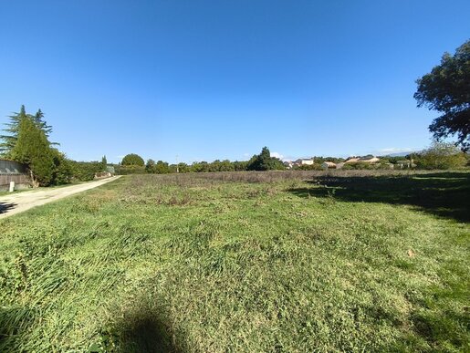 Terrain 8380 m² · à Richerenches · 394 000 €