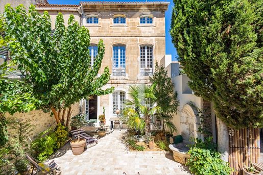 Maison 7 pièces 246 m² · à Pernes-les-Fontaines · 246 m² · 957 500 €
