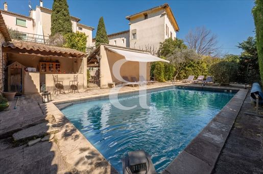 Maison 10 pièces 427 m² · à Pernes-les-Fontaines · 427 m² · 780 000 €