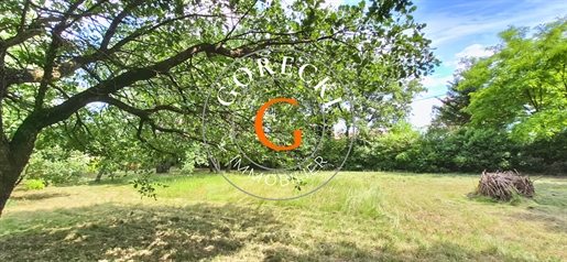 Terrain 1011 m² · à Uzès · 1 011 m² · 107 000 €