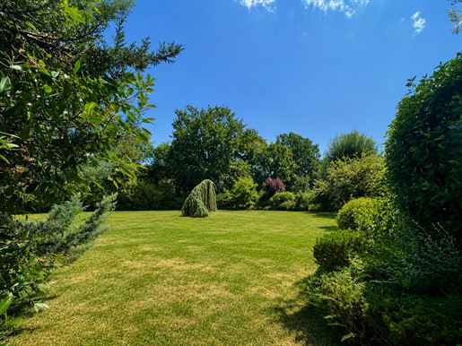 Terrain 700 m² · à Divonne-les-Bains · 700 m² · 520 000 €