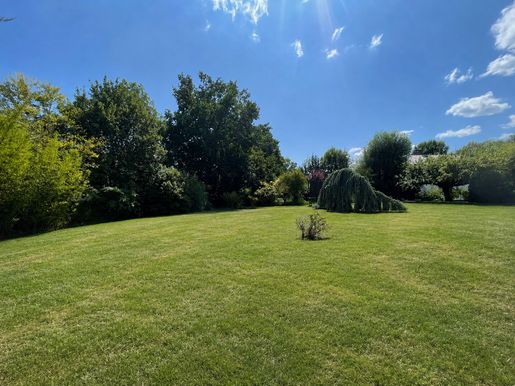 Terrain, terrain 700 m² — Divonne-les-Bains (Ain) · 520 000 €