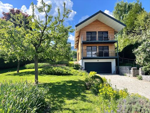 Maison 8 pièces 246 m² · à Divonne-les-Bains · 246 m² · 1 680 000 €
