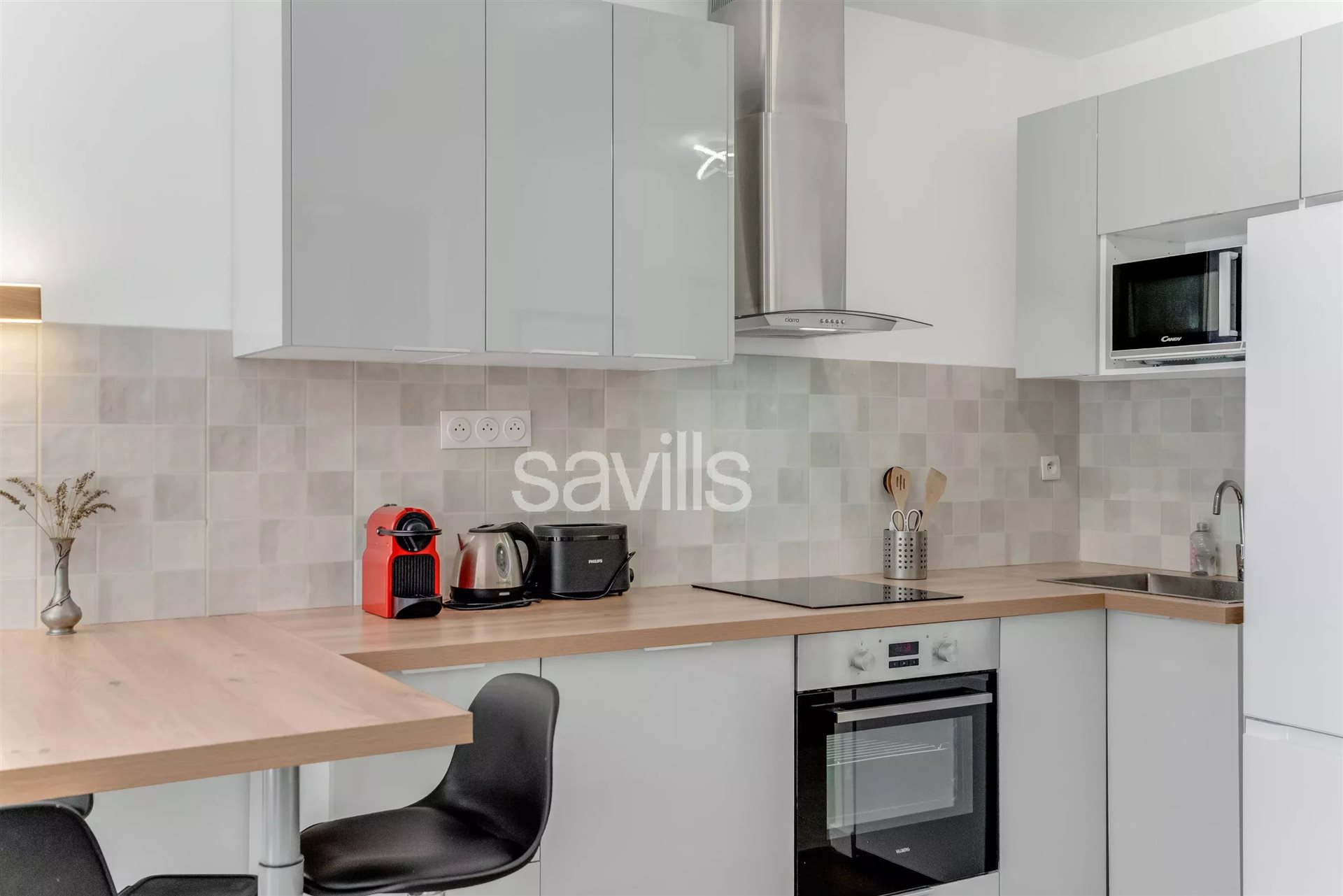 Refurbished two bedroom apartment with south-facing private garden / terrace - Mehr