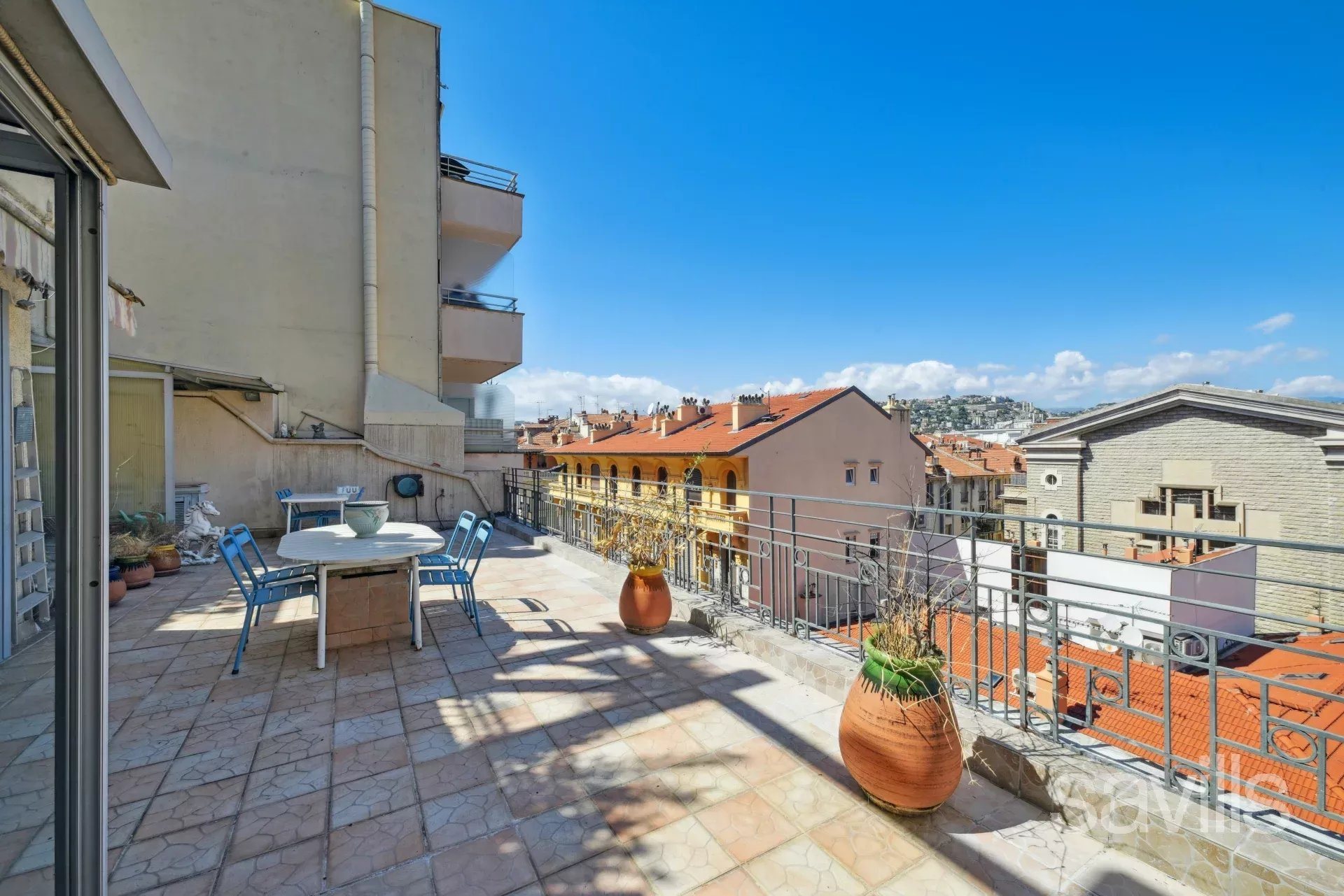 Period building apartment with terrace
