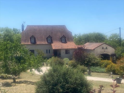 Maison 6 pièces 174 m² · à Assier · 174 m² · 332 600 €