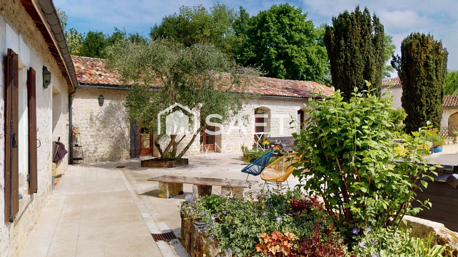Maison à vendre, 327m², Barbezieux-Saint-Hilaire