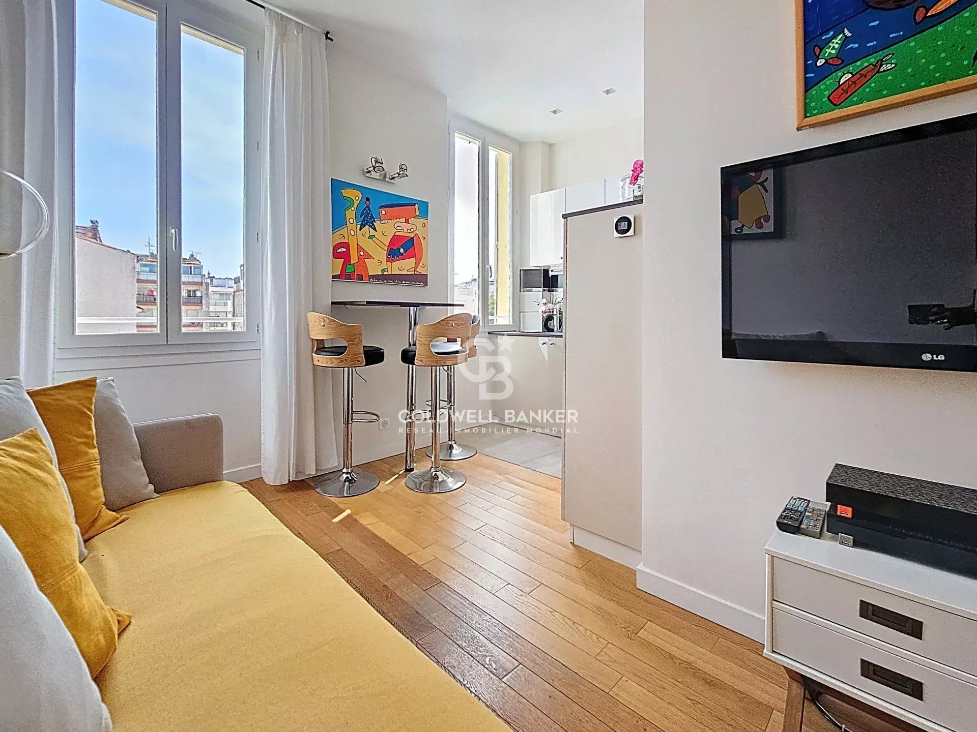 Morning Light, Riviera Evenings — 1st-Floor Living with a 17.63 m² Balcony in Cannes - Vue 6