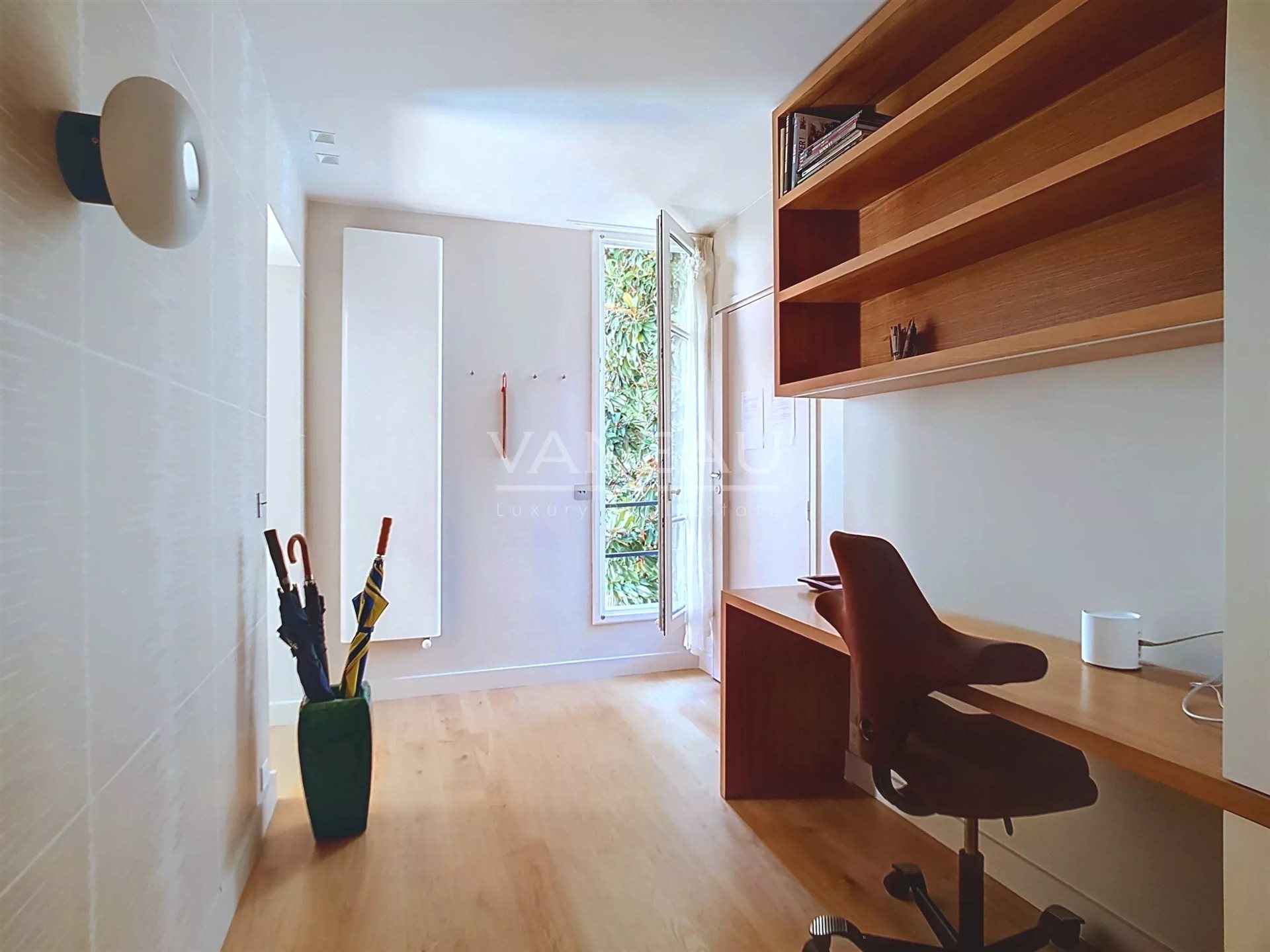 Prestigious renovated apartment - Vue 6