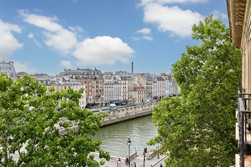 Appartement 4 pièces 111 m² · à Paris 4ème · 111 m² · 2 496 000 €