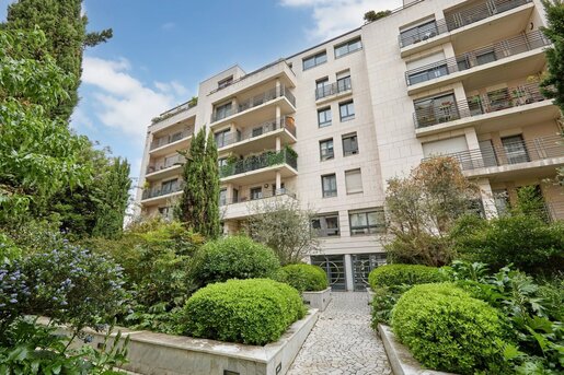 Appartement 6 pièces 120 m² · à Paris 15ème · 120 m² · 1 050 000 €
