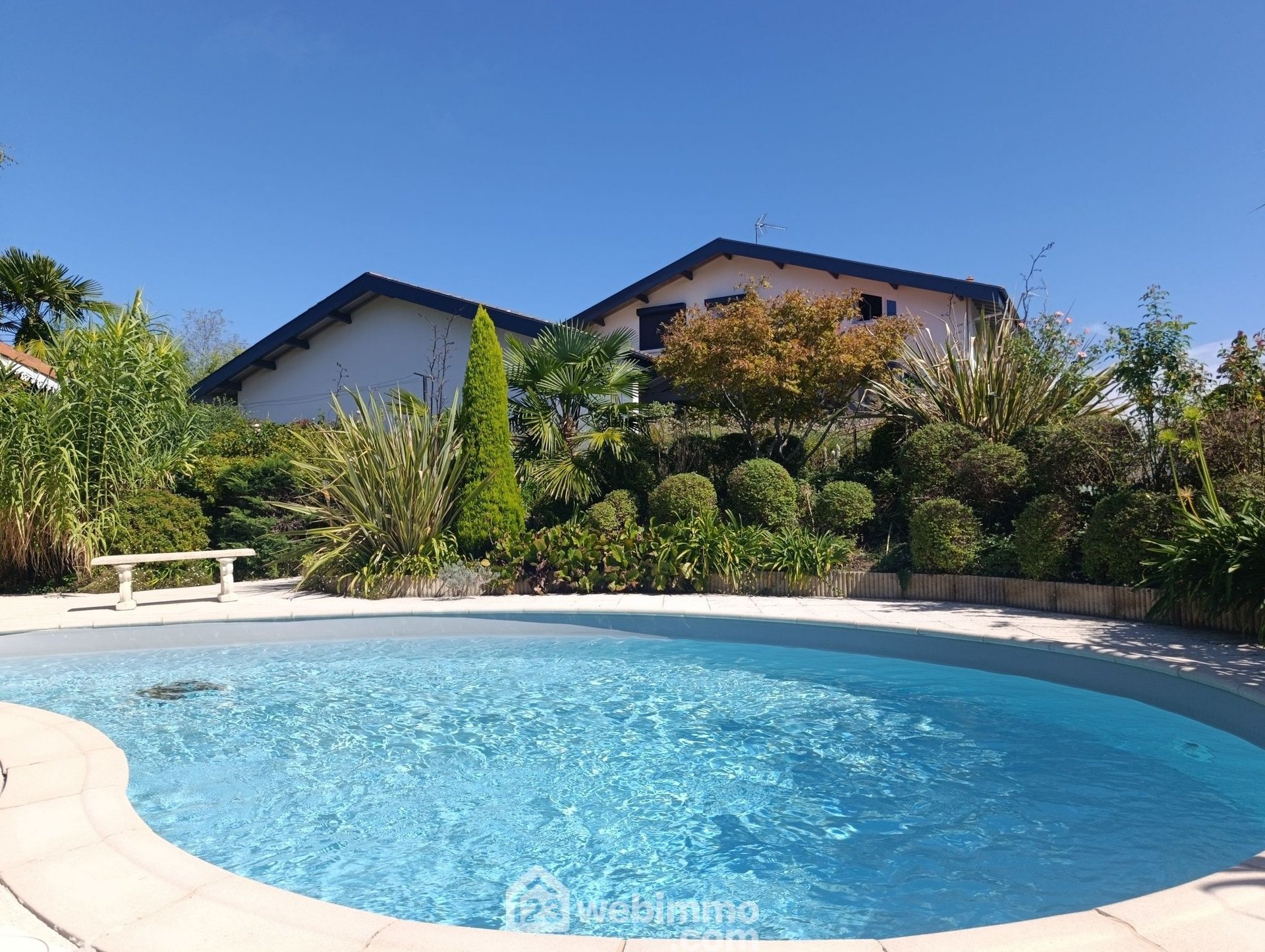 Maison 8 pièces 294 m² · à Momuy · 294 m² · 399 000 €