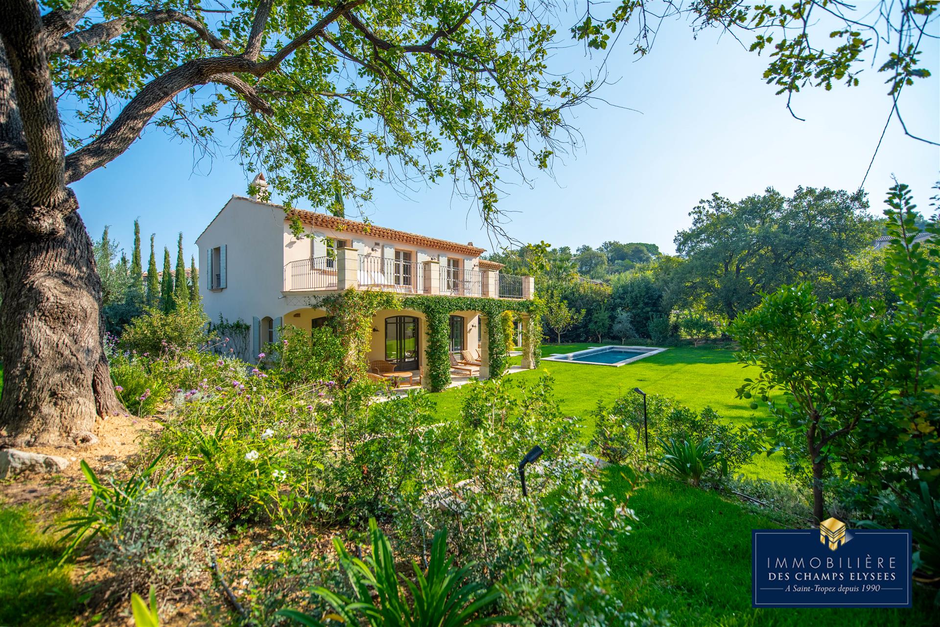 Casa, 575 m², terreno 575 m²